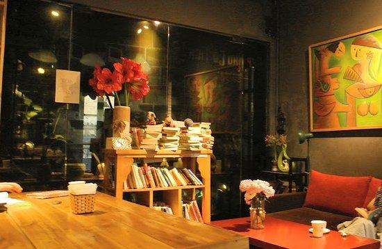 Hoa 10 gio Floral & Book Cafe
